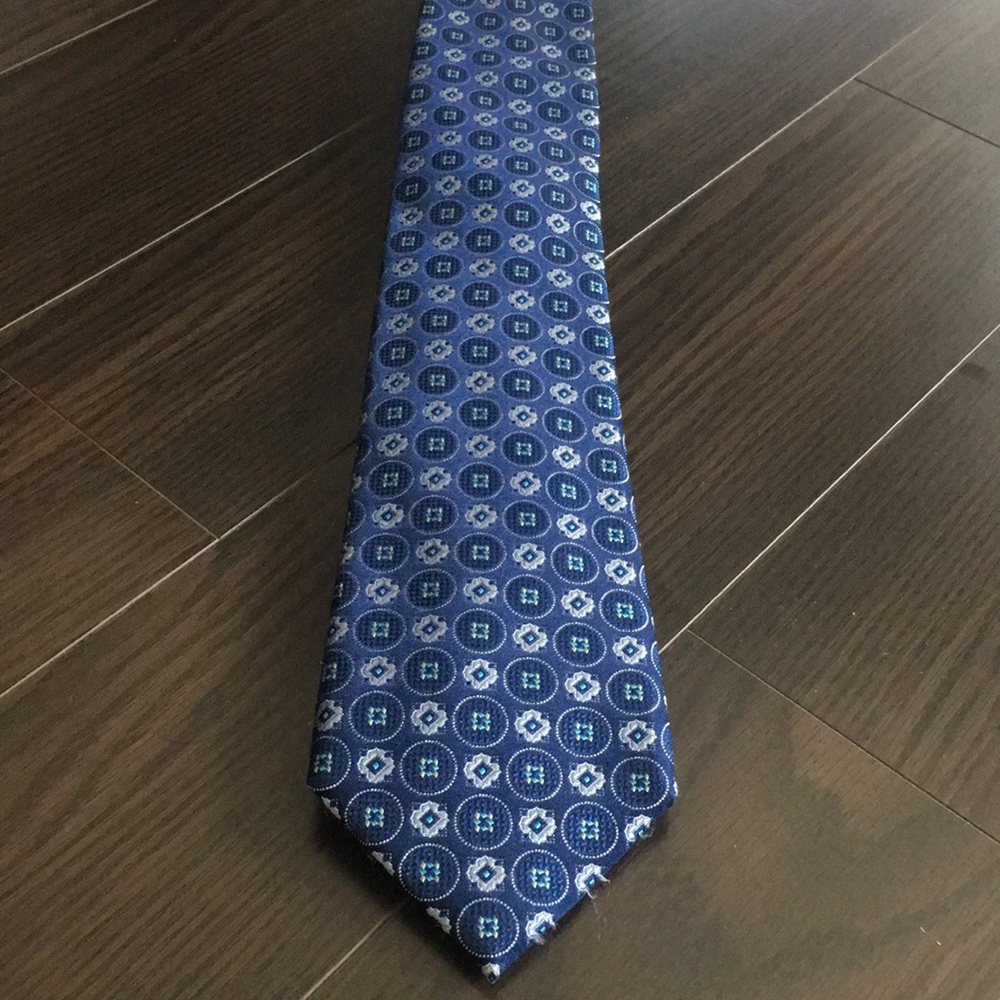 Enro tie with green and grey geometric pattern